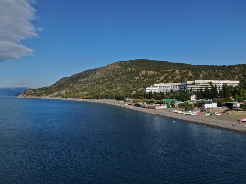 Купить пансионат в  Крыму на первой береговой линии