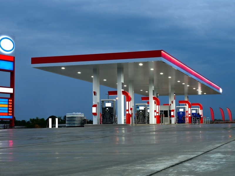 Купить сеть автомобильных заправочных станций в Сургуте